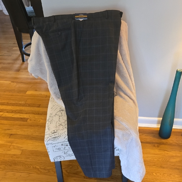 Men's Stafford Dark Gray Plaid Dress Pants     ✨️NEW✨️ - Picture 1 of 13
